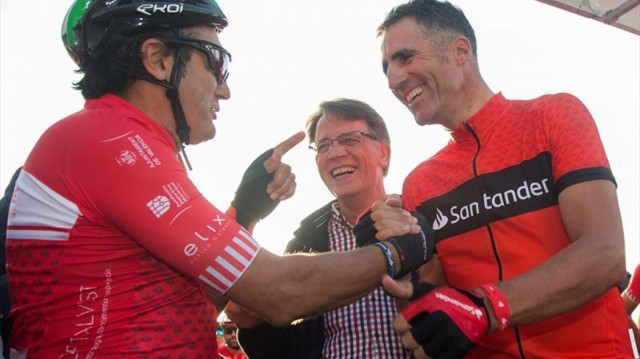 Casi 2000 ciclistas acompañan a Indurain y Chiappuci en Valencia
