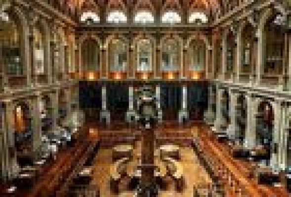El Ibex se dispara un 3% en la apertura y recupera el 9.000