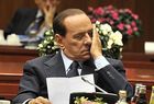 Sigue la tensión en Italia con la rebelión de un grupo de diputados de Berlusconi
