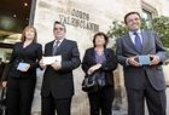 El Consell frena el endeudamiento y limita a 77 millones los créditos del sector público en 2012