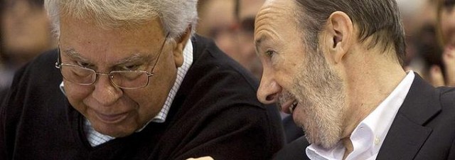 Rubalcaba y González en el mitin de Valencia