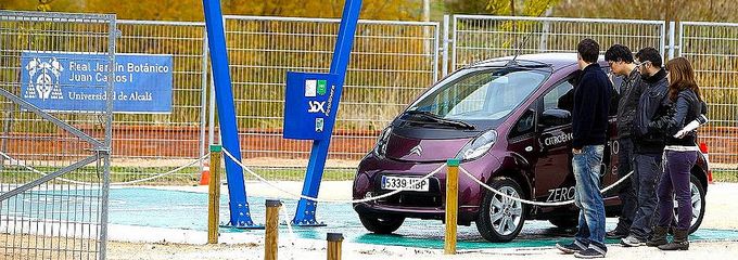 El Citroën C-zero inaugura la 1ª 'fotolinera' de España