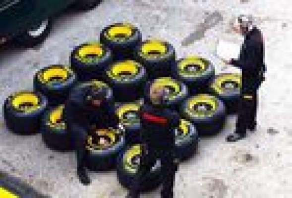 Pirelli prueba en Abu Dabhi