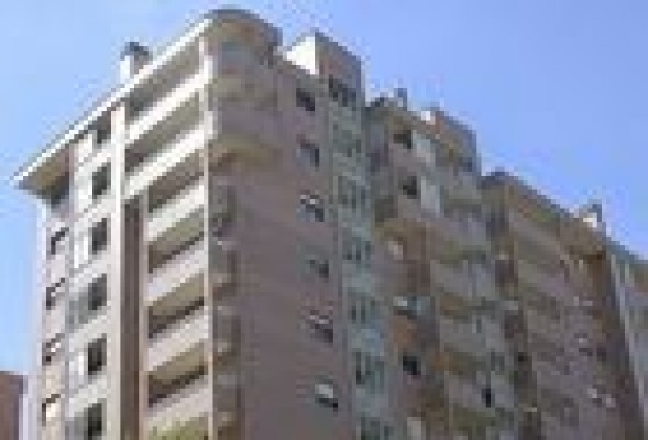 La venta de casas suaviza su caída