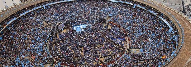 Lleno de Rajoy en la plaza de toros de Valencia