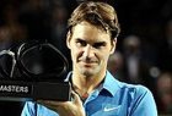 Federer gana en Bercy