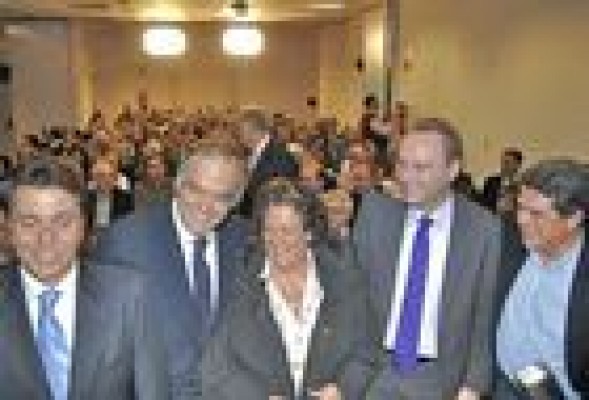 Fabra ofrece la victoria a Camps
