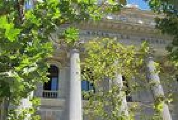 El Ibex 35 arranca el día con una caída de un 1%