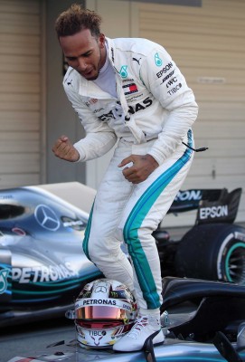 Hamilton reserva sitio en la mesa de Fangio

