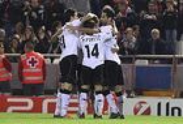 Valencia golea al Genk