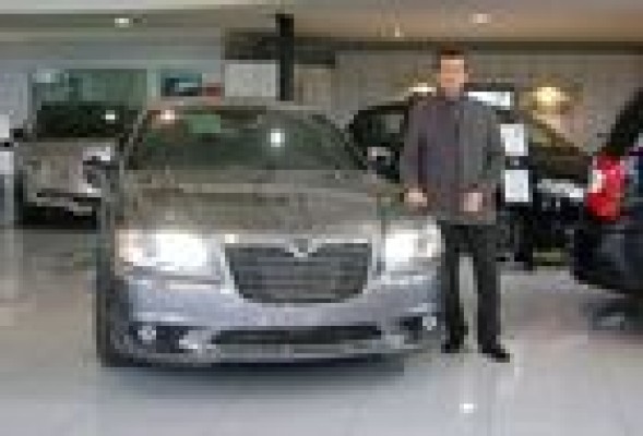 Lancia  presenta los nuevos Thema y Voyager