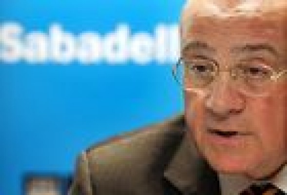 El Banc Sabadell aspira en solitario a quedarse con la CAM y CaixaBank propone trocearla