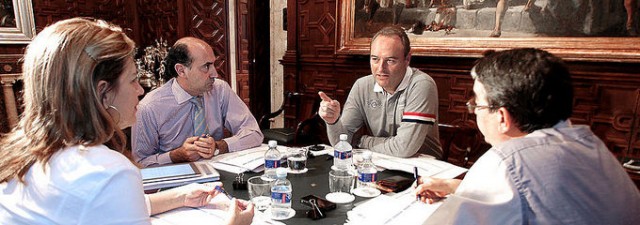 El retraso en el recorte de gastos prescindibles acerca al Consell a medidas más drásticas