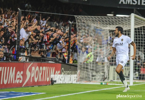 Garay domina las dos áreas