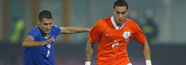 Van der Wiel se deja querer por el Valencia
