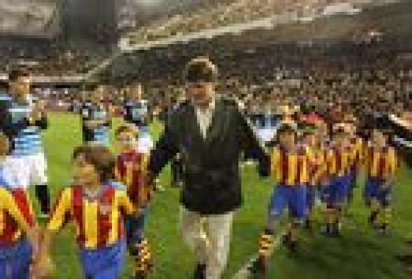 Kempes homenajeado