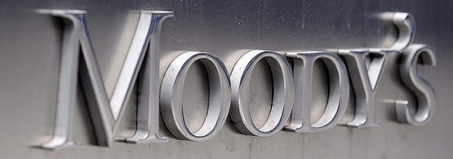 Moody's pone en revisión a ocho bancos españoles