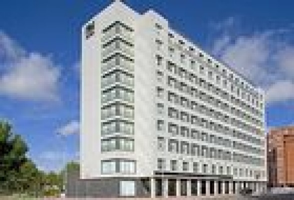 NH Hoteles roza una caída del 20% a media sesión