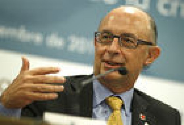 Cristóbal Montoro tendrá que recortar el gasto y contener el déficit público