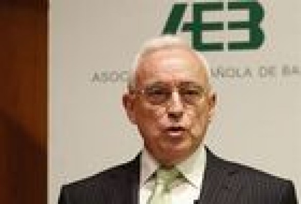 La banca reduce el crédito y sus depósitos un 3% 