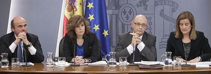 El Gobierno de Rajoy sube impuestos y aplica un recorte histórico del gasto público