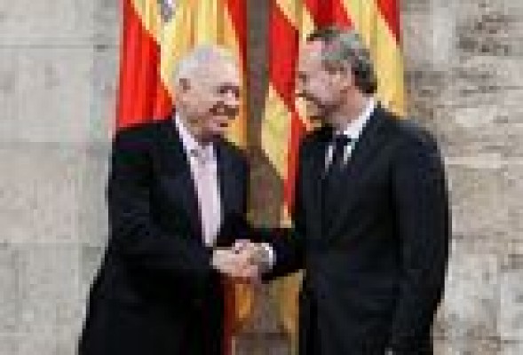 Margallo insta a la Comunitat a que cierre sus oficinas del IVEX y que use las sedes estatales