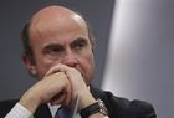 De Guindos descarta subir el IVA ahora y dice que la reforma financiera se aprobará las próximas semanas