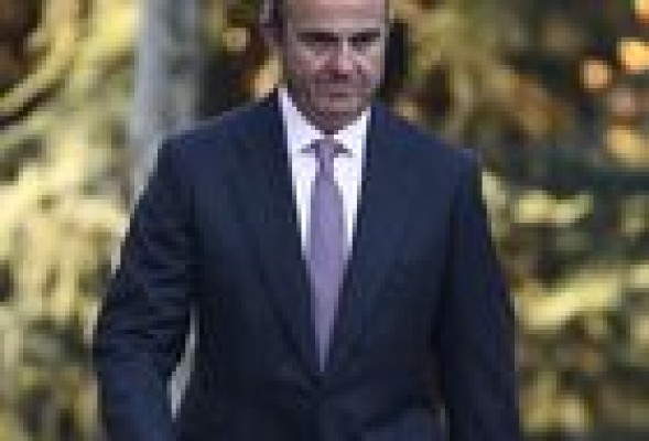 Luis de Gindos pedirá a MAFO opinión sobre sueldos en la banca rescatada