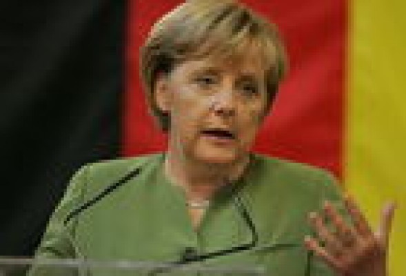 Merkel y Sarkozy se reúnen en Berlín sobre fondo de polémica por la Tasa Tobin