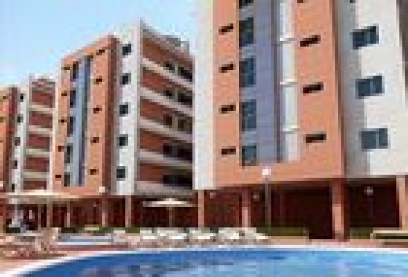 La compraventa de viviendas modera su caída