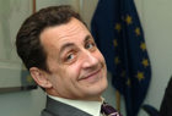 Sarkozy vuelve a recortar la ventaja <br />de Hollande en <br />las encuestas