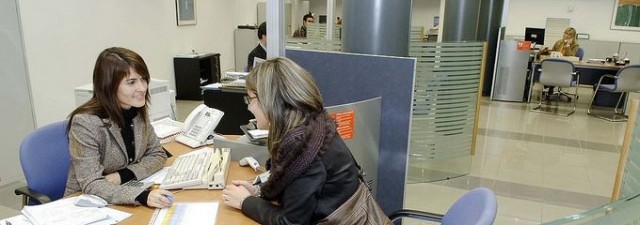 La banca sube las hipotecas un 4,3% para compensar la caída del Euríbor 