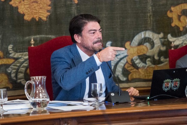 Barcala supera el test de las obras y la reforma fiscal... a expensas de las enmiendas y de Belmonte