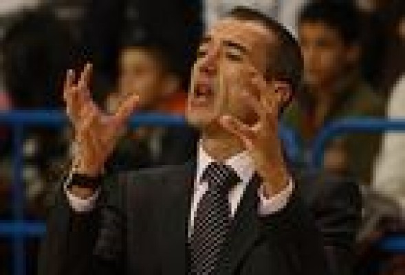 Paco Olmos se juega su puesto en el Valencia Basket