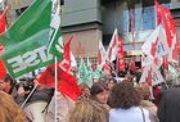 Sube la temperatura: los sindicatos se concentran hoy ante Les Corts contra el decreto de ajustes