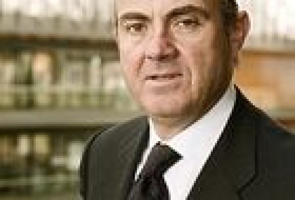 Luis de Guindos dice que el FMI también se equivoca, pero lo 