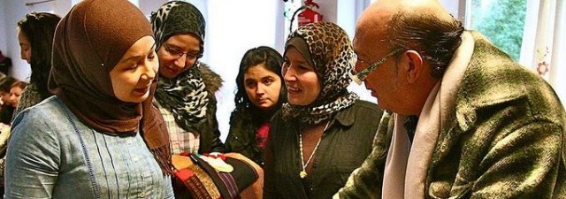 Francis Montesinos imparte en Sagunto un taller de moda a 30 mujeres en riesgo de exclusión 