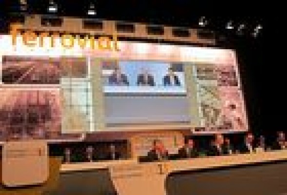 Santander reduce al 2,64% en Ferrovial para cubrir el plan de 'stock options'