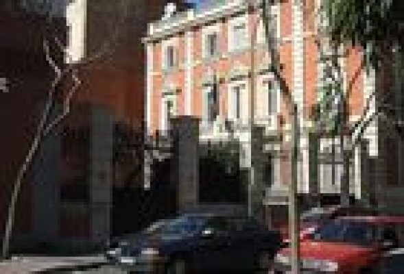 La Generalitat vende su embajada en Madrid