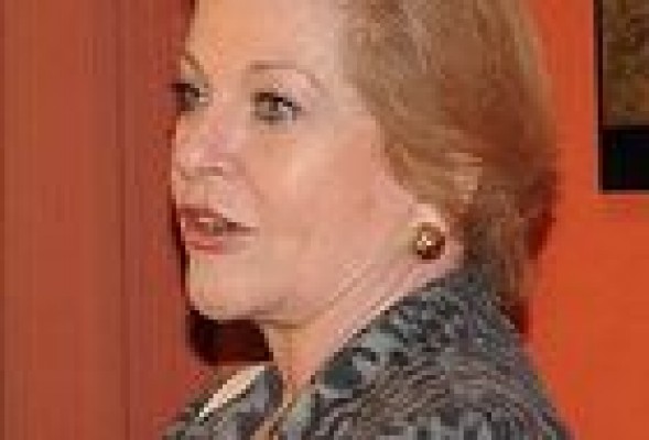 El Colegio de Farmacéuticos de Valencia homenajea a Concha Cuetos por su trayectoria profesional
