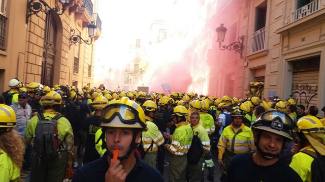 Bomberos forestales exigen a Pedro Sánchez que 