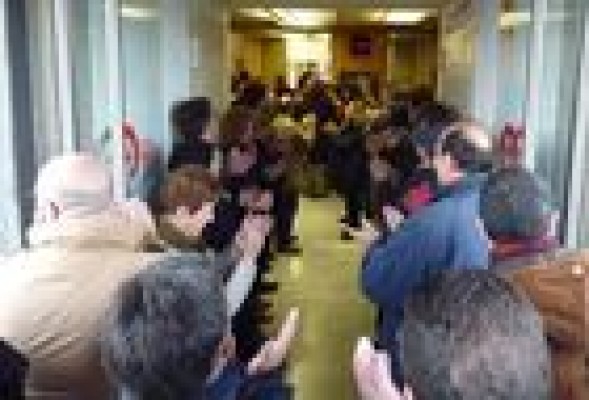 Trabajadores de RTVV se concentran ante el despacho Quintela para exigir su dimisión
