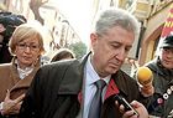 El juez suma el acoso y las amenazas al delito de abuso sexual imputado al exsecretario general de RTVV