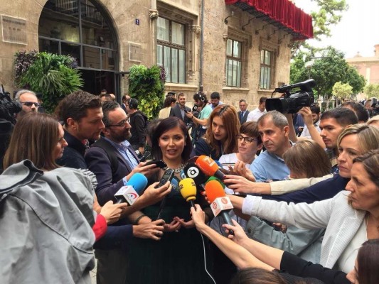 Cs critica que Sánchez y Puig pasen 