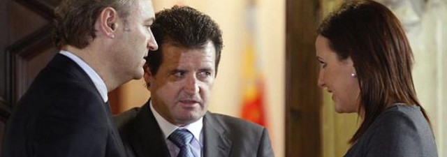 Consell: muchas sombras y pocas luces