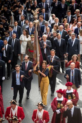 La Senyera recorre València en la Procesión Cívica con un gran despliegue policial