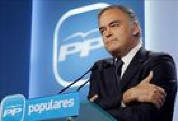 Cospedal ya luce de secretaria general, Arenas de 'vice' y González Pons sigue a la espera