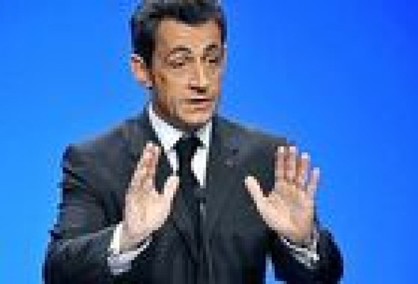Sarkozy defiende los ajustes galos para no acabar como en Grecia o España
