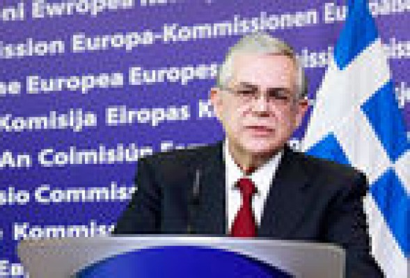 Grecia se compromete con la UE mientras se apagan los rescoldos del domingo
