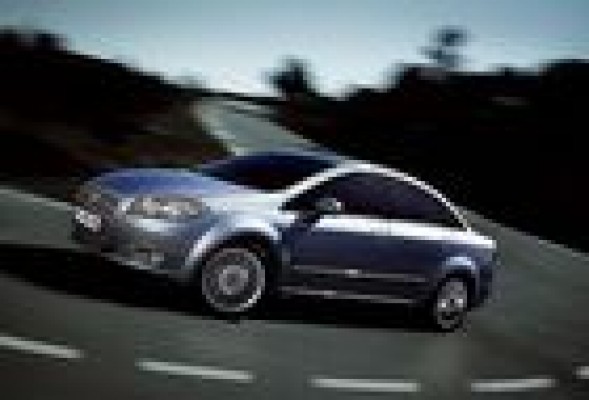Fiat Linea mejora su berlina de cuatro puertas